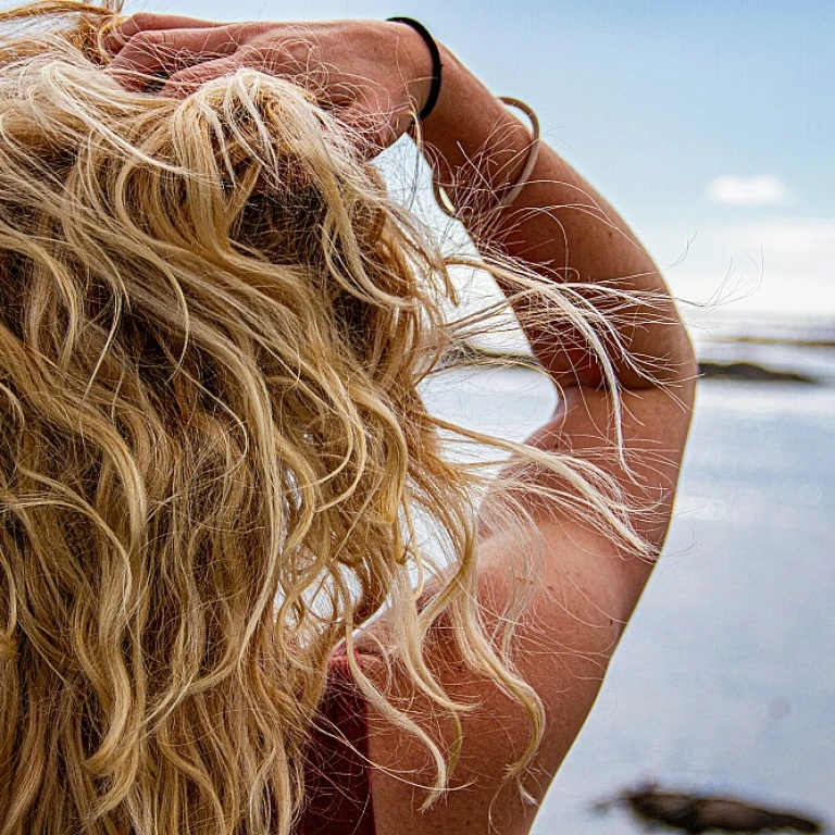 Brosse à cheveux démêlante : l'outil indispensable pour des cheveux bouclés en pleine santé